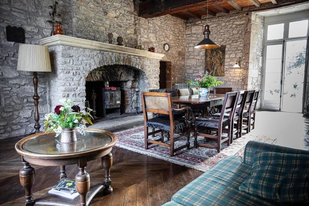 Chateau Barayre - Beautiful 12Th Century Castle With Pool And Large Garden Laussou Zewnętrze zdjęcie