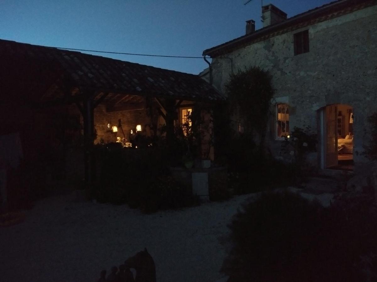 Chateau Barayre - Beautiful 12Th Century Castle With Pool And Large Garden Laussou Zewnętrze zdjęcie